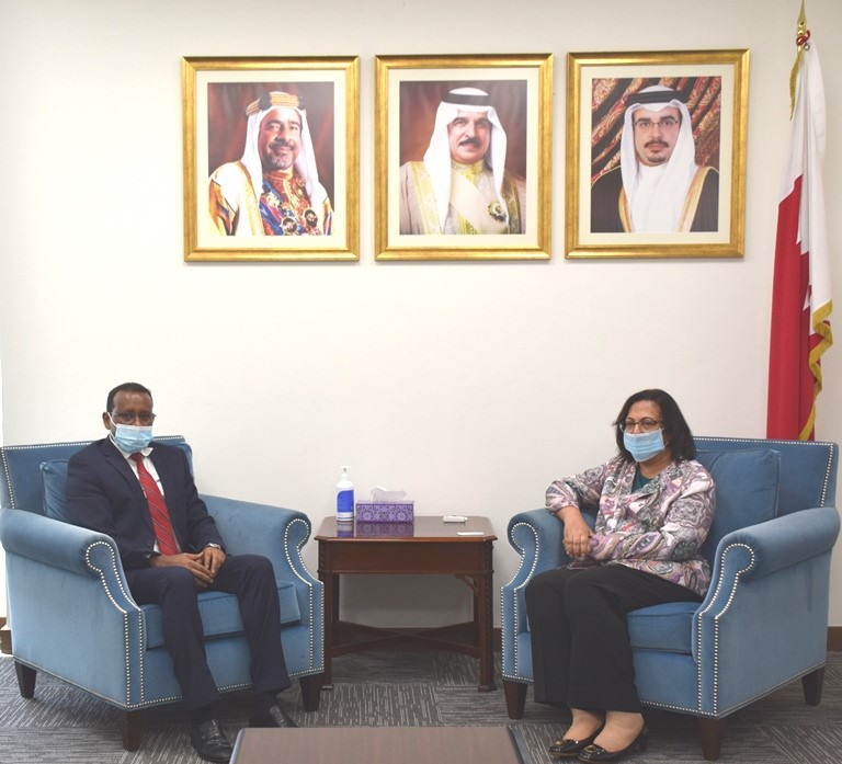 في إطار تعزيز التعاون المشترك بين البلدين الصديقين   سعادة وزيرة الصحة تستقبل القنصل العام لجمهورية أثيوبيا الفيدرالية الديمقراطية لدى مملكة البحرين