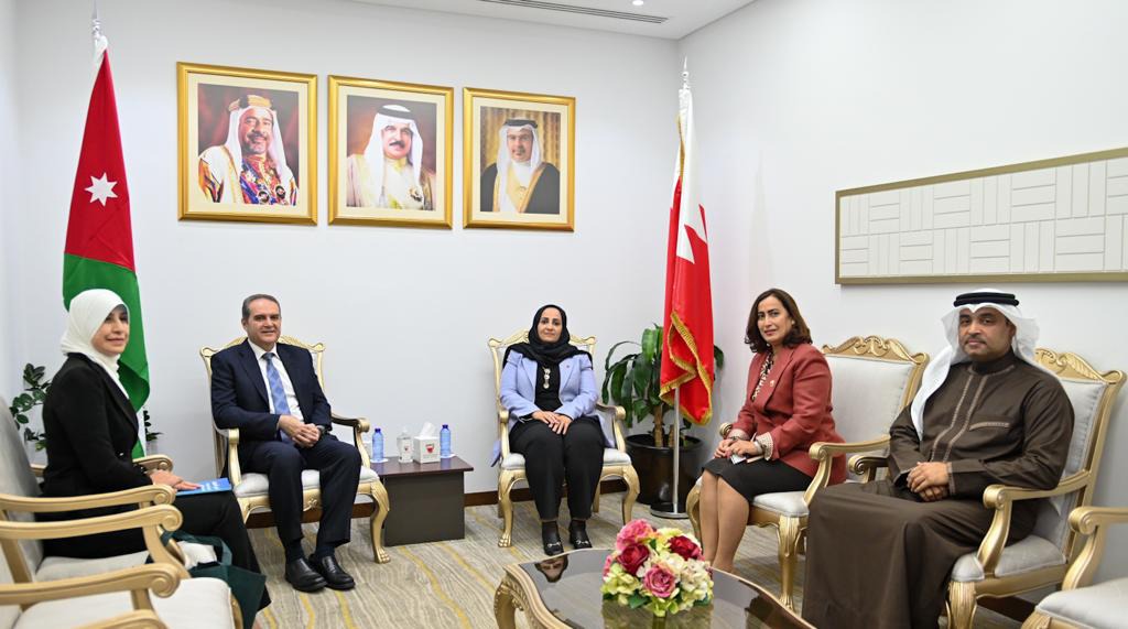 لدى لقائها بنظيرها الأردني .. وزيرة الصحة تؤكد أهمية مواصلة تعزيز  التعاون الصحي بين البحرين و الأردن