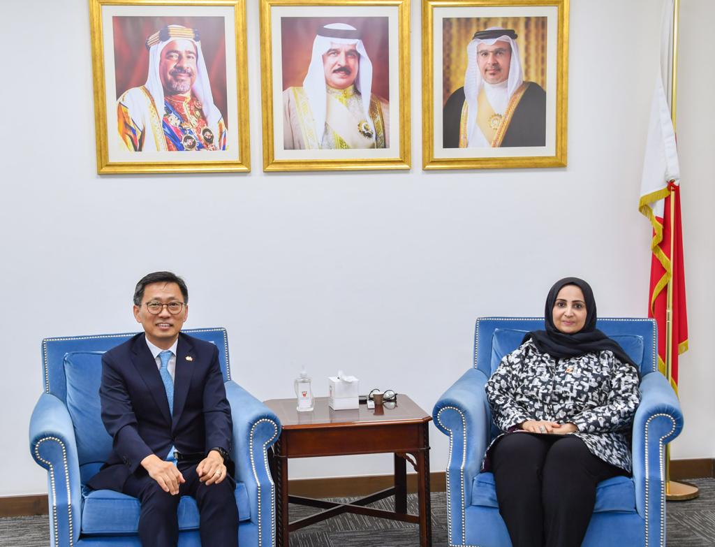 سعادة وزيرة الصحة تستقبل سفير جمهورية كوريا لدى مملكة البحرين  
