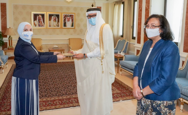 وزير الخارجية يتسلم أوراق تفويض ممثل منظمة الصحة العالمية لدى مملكة البحرين