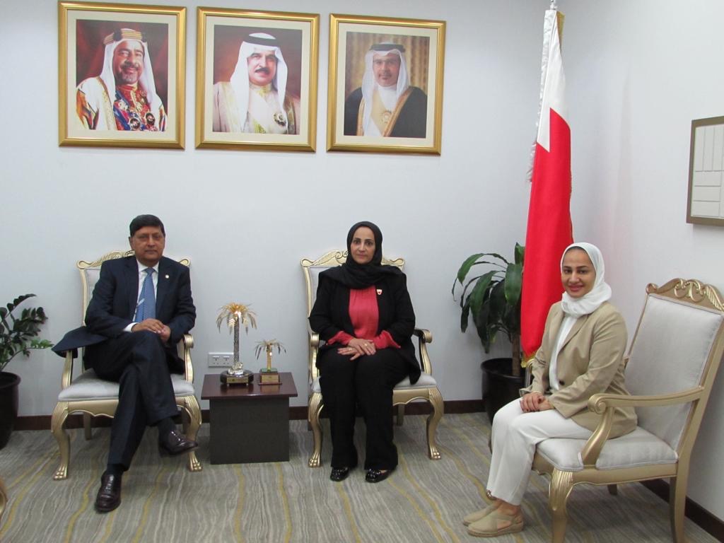 وزيرة الصحة تلتقي بالرئيس التنفيذي لمستشفى الإرسالية الأمريكية بالبحرين