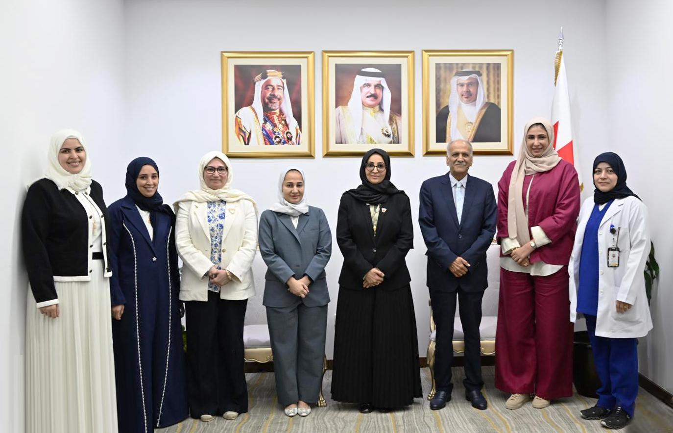  وزيرة الصحة تستقبل رابطة الطب النفسي للأطفال والناشئة بجمعية الأطباء البحرينية
