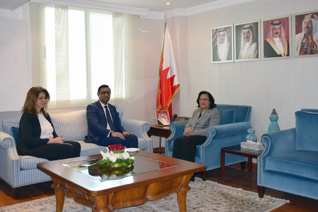  H.E Minister of Health receives the Deputy Ambassador of UK Within the framework of strengthening collaboration between the United kingdom and the kingdom of Bahrain
